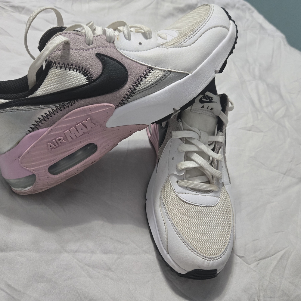 Nike Air Max Women's Sneakers - White and Pink